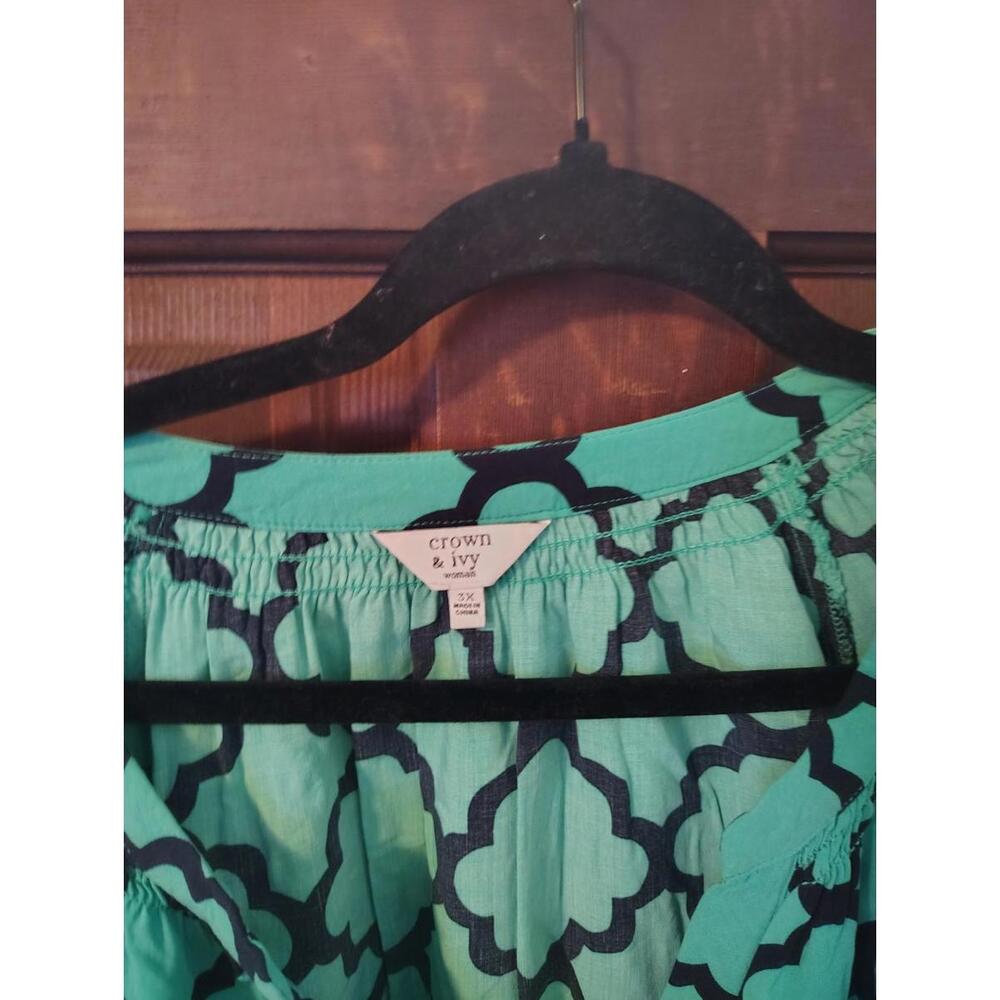 Crown & Ivy trefoil mosaic print blouse features a geometric pattern Size 3x - Picture 3 of 4